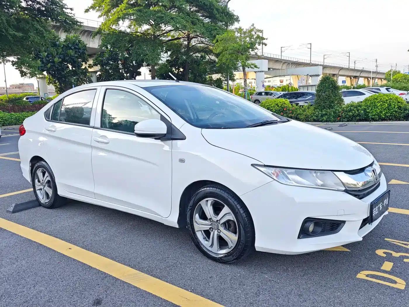 Honda City 2017 1.5L CVT Comfort Edition — миниатюра 3