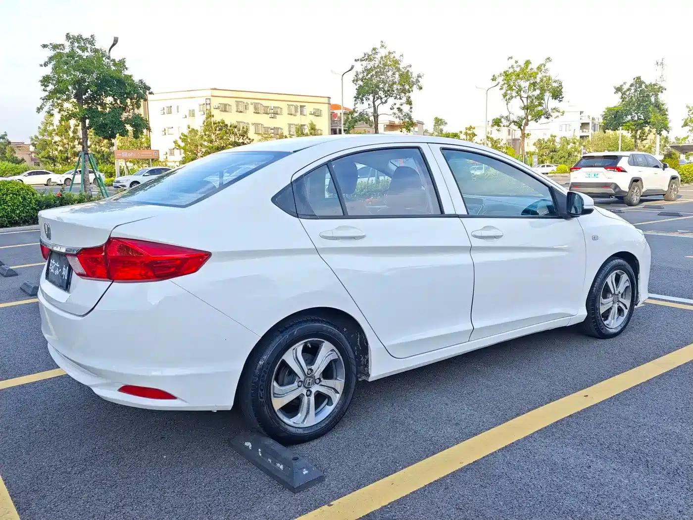 Honda City 2017 1.5L CVT Comfort Edition — миниатюра 23