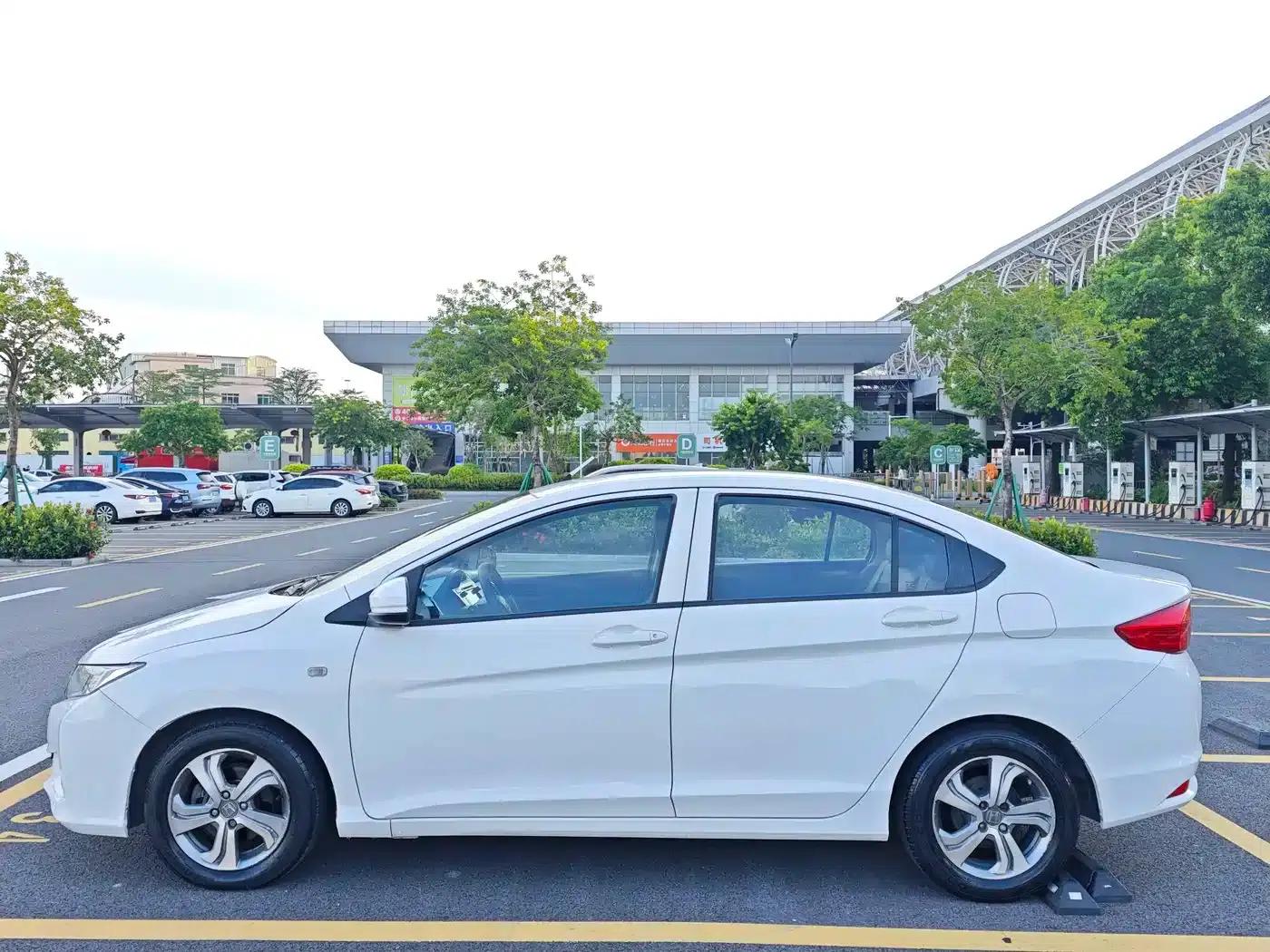 Honda City 2017 1.5L CVT Comfort Edition — миниатюра 4