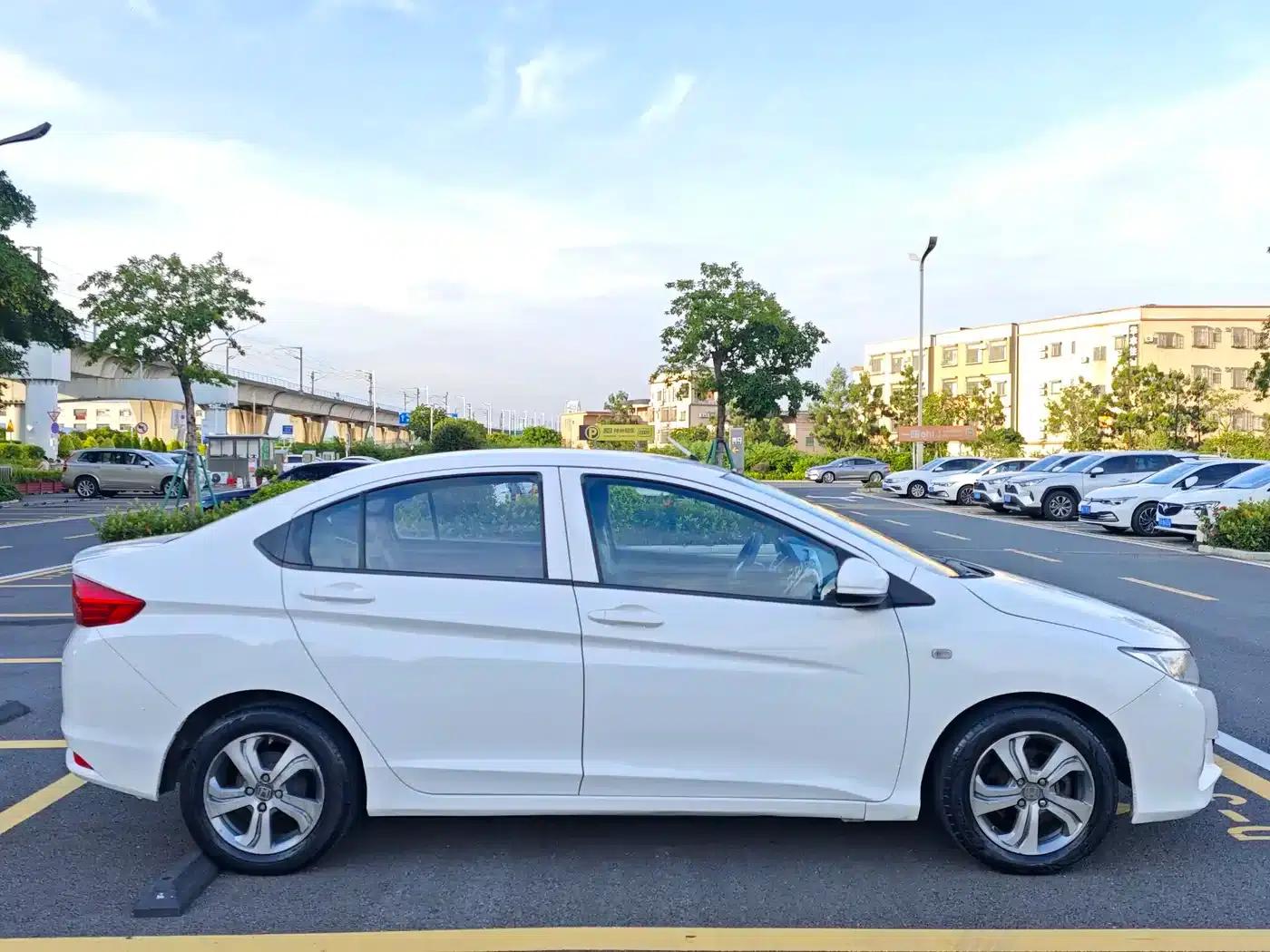 Honda City 2017 1.5L CVT Comfort Edition — миниатюра 5