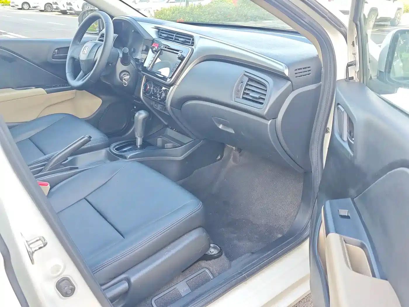Honda City 2017 1.5L CVT Comfort Edition — миниатюра 9