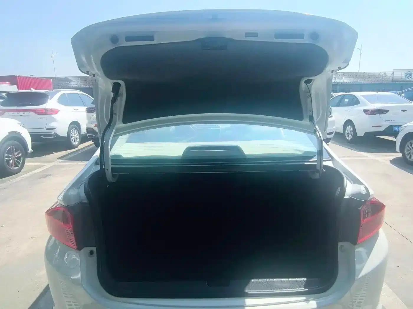 Honda City 2015 1.5L Manual Entry-level Edition — миниатюра 25