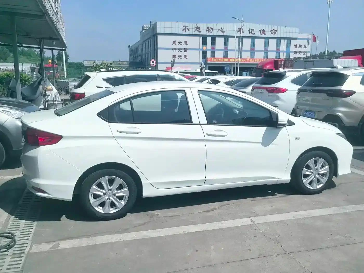 Honda City 2015 1.5L Manual Entry-level Edition — миниатюра 4