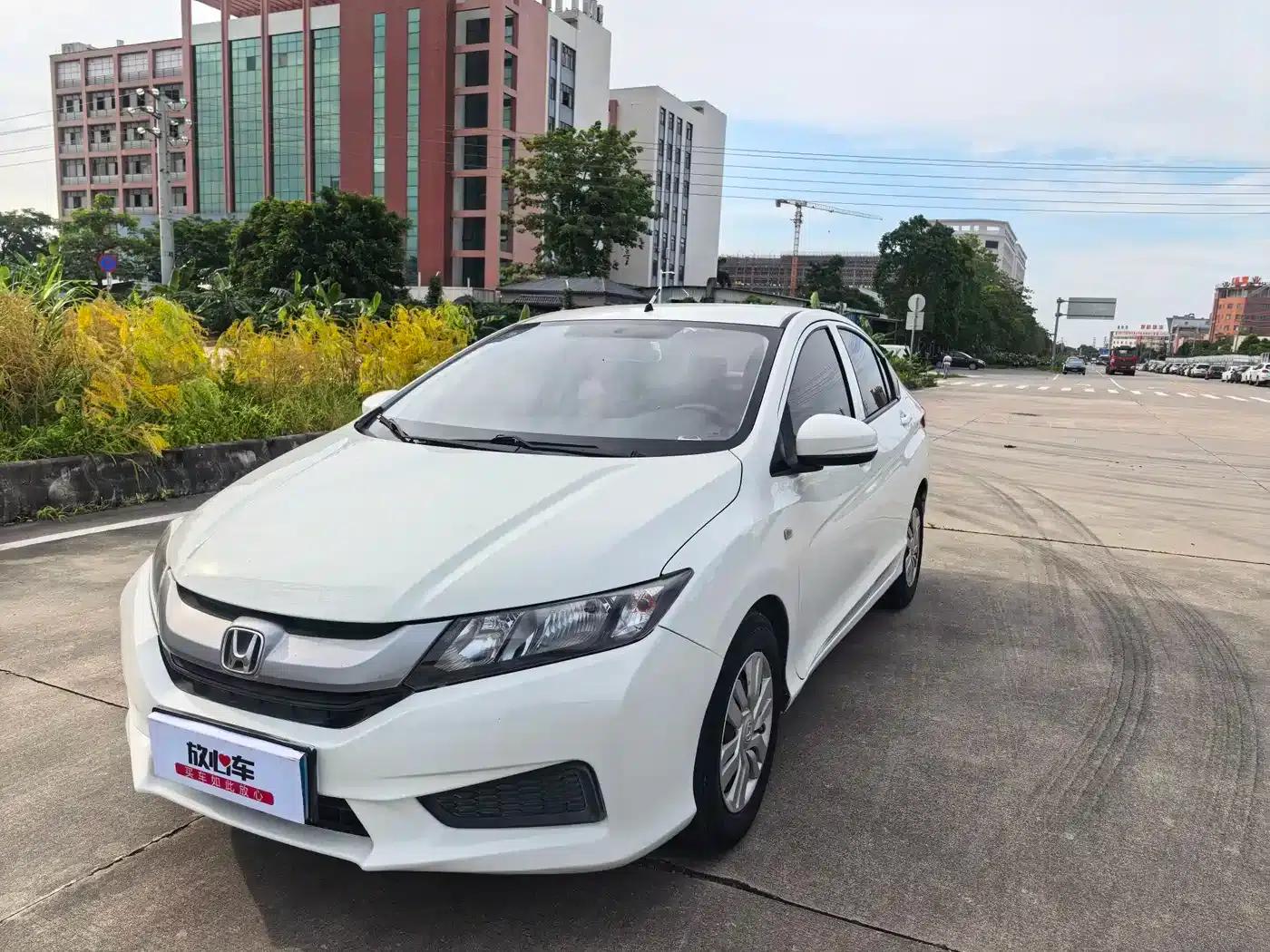 Honda City 2015 1.5L CVT Comfort Edition — миниатюра 1