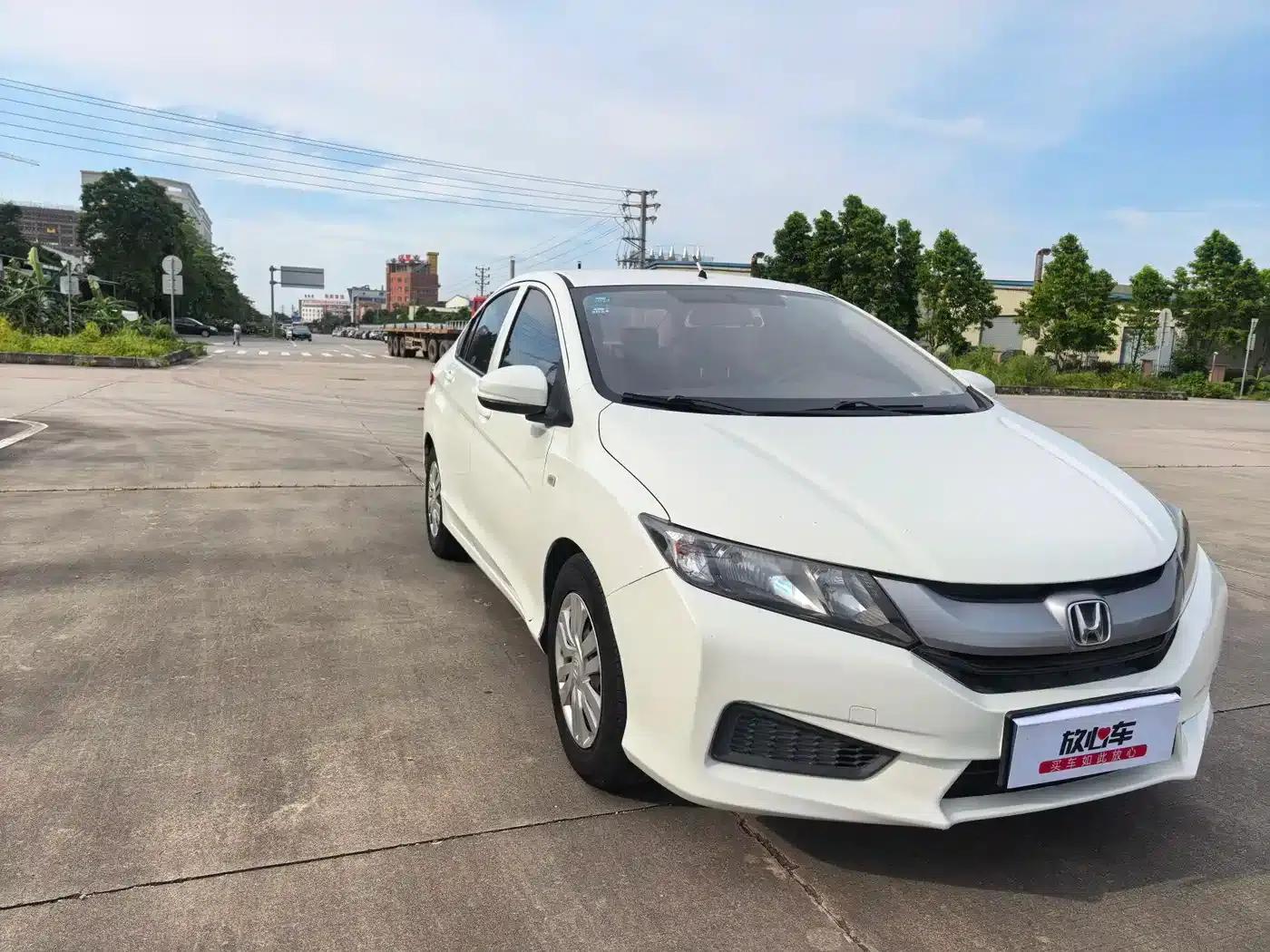 Honda City 2015 1.5L CVT Comfort Edition — миниатюра 3