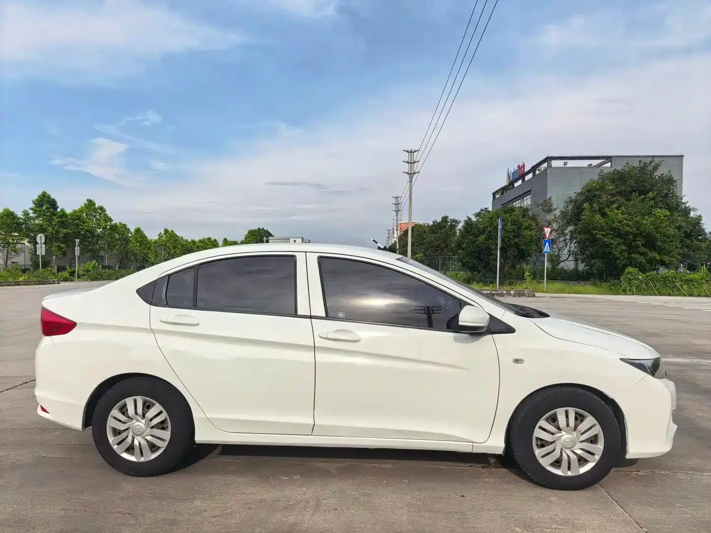 Honda City 2015 1.5L CVT Comfort Edition — миниатюра 4