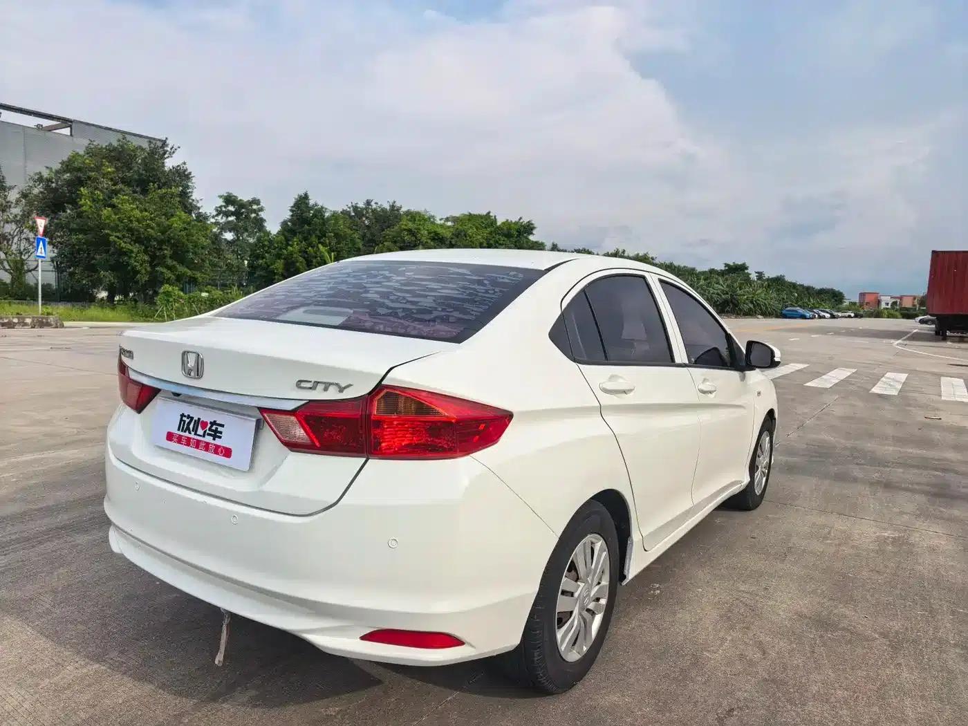 Honda City 2015 1.5L CVT Comfort Edition — миниатюра 5
