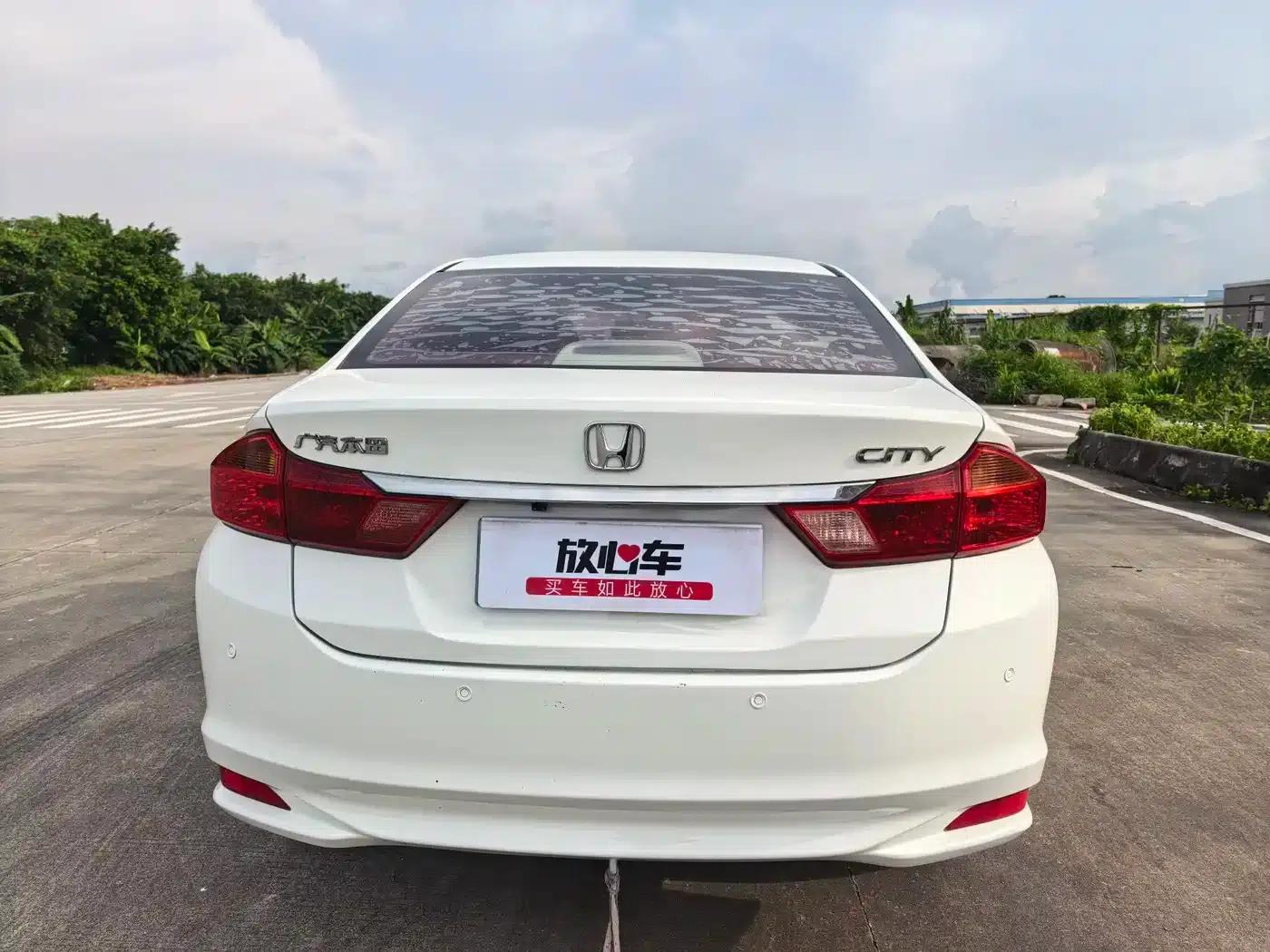 Honda City 2015 1.5L CVT Comfort Edition — миниатюра 6