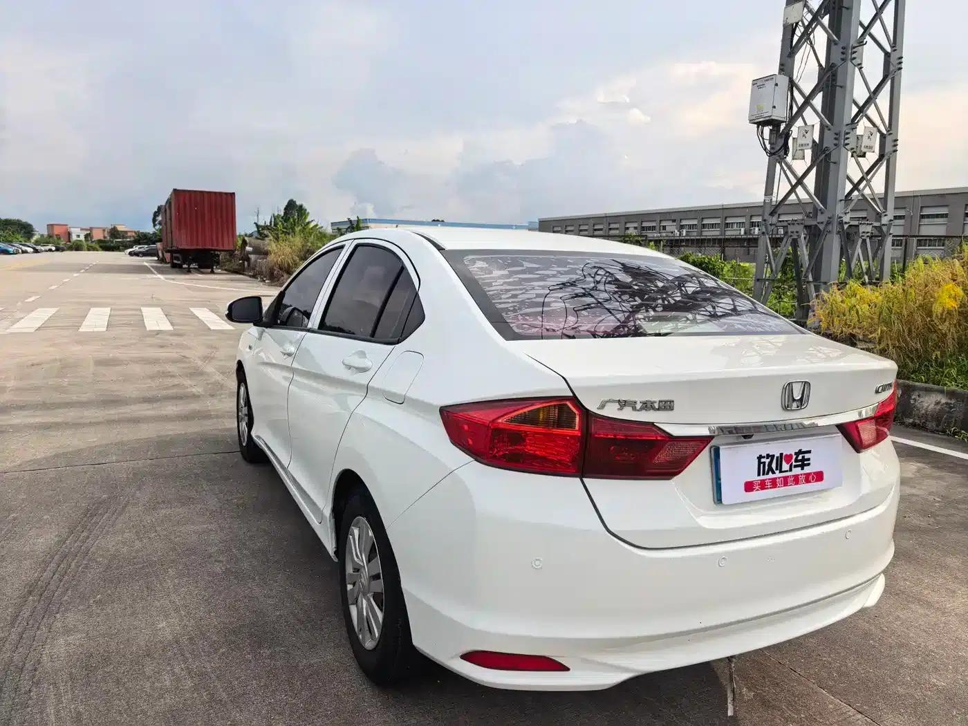 Honda City 2015 1.5L CVT Comfort Edition — миниатюра 7