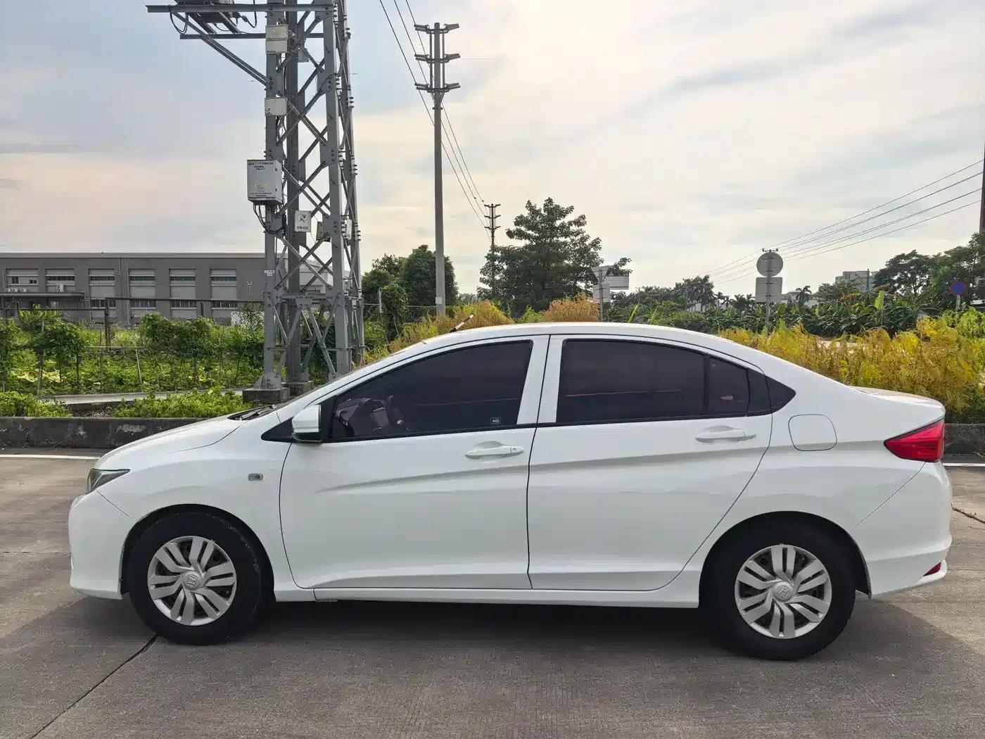 Honda City 2015 1.5L CVT Comfort Edition — миниатюра 8