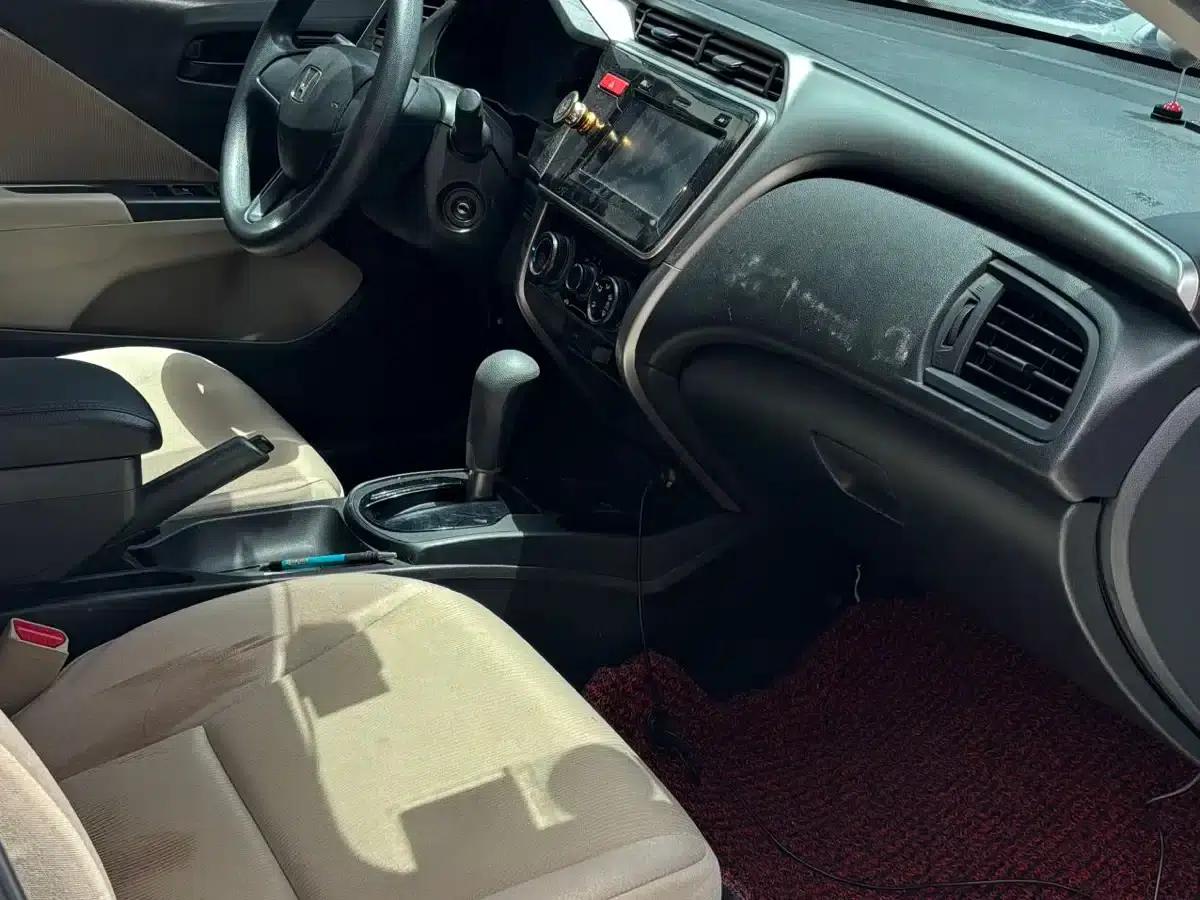 Honda City 2017 1.5L CVT Comfort Edition — миниатюра 4