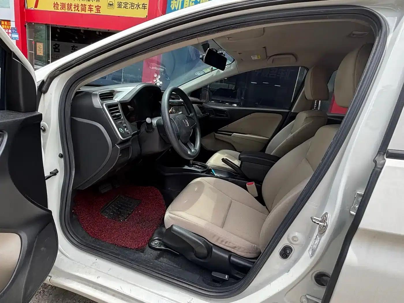 Honda City 2017 1.5L CVT Comfort Edition — миниатюра 6