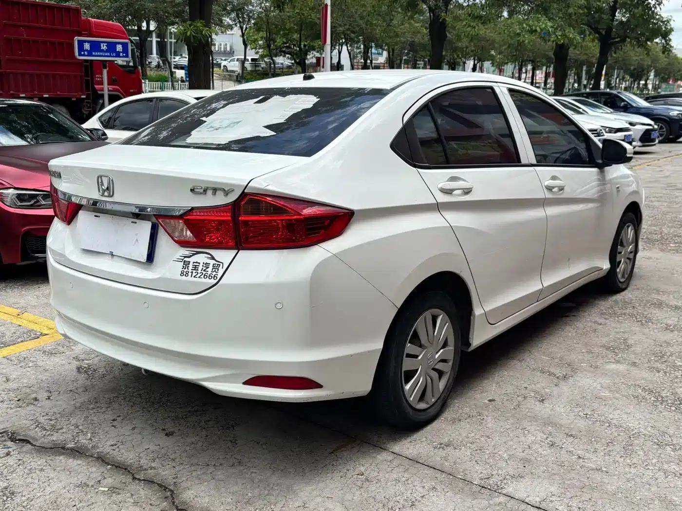 Honda City 2017 1.5L CVT Comfort Edition — миниатюра 8