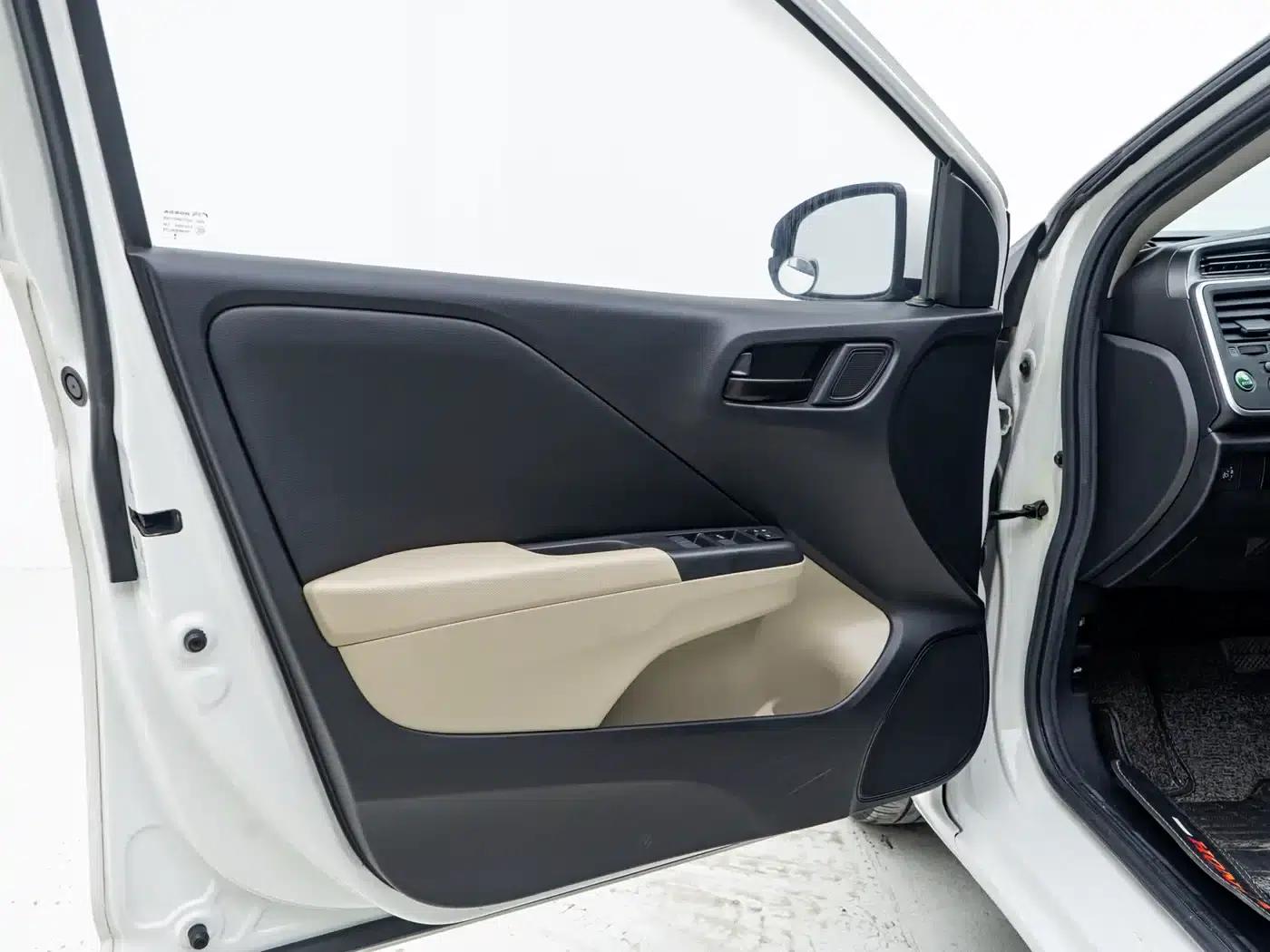 Honda City 2018 1.5L CVT Comfort Edition — миниатюра 14