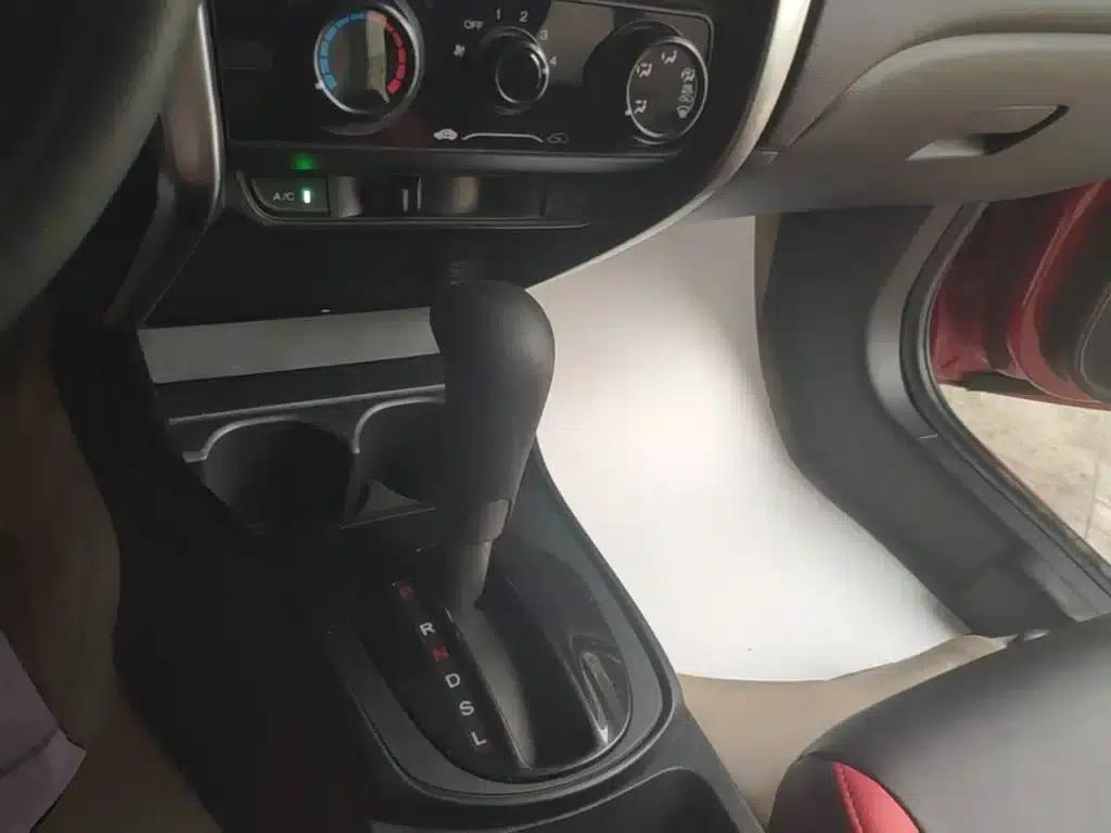 Honda City 2015 1.5L CVT Comfort Edition — миниатюра 14