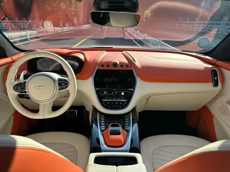 Aston Martin DBX 2020 4.0T V8 — миниатюра 6