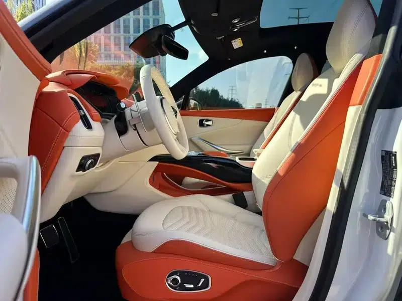 Aston Martin DBX 2020 4.0T V8 — миниатюра 7