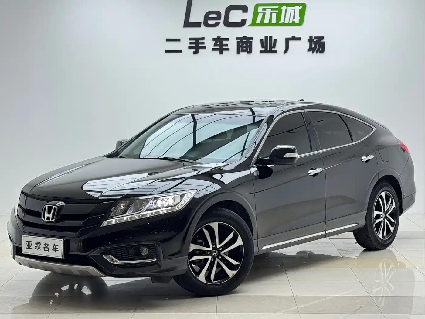 Crosstour 2016 2.4L Luxury Edition — миниатюра 1