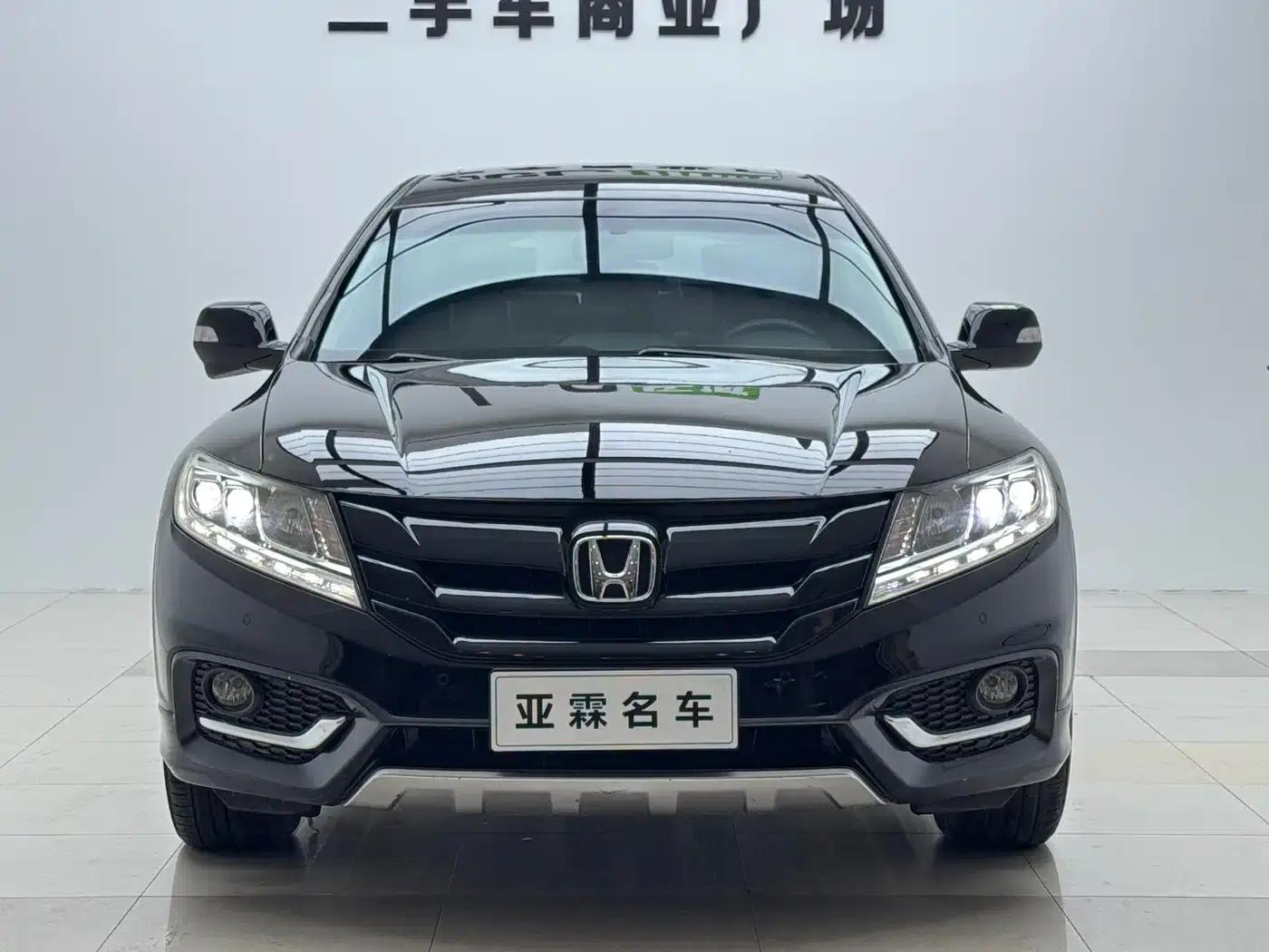 Crosstour 2016 2.4L Luxury Edition — миниатюра 2