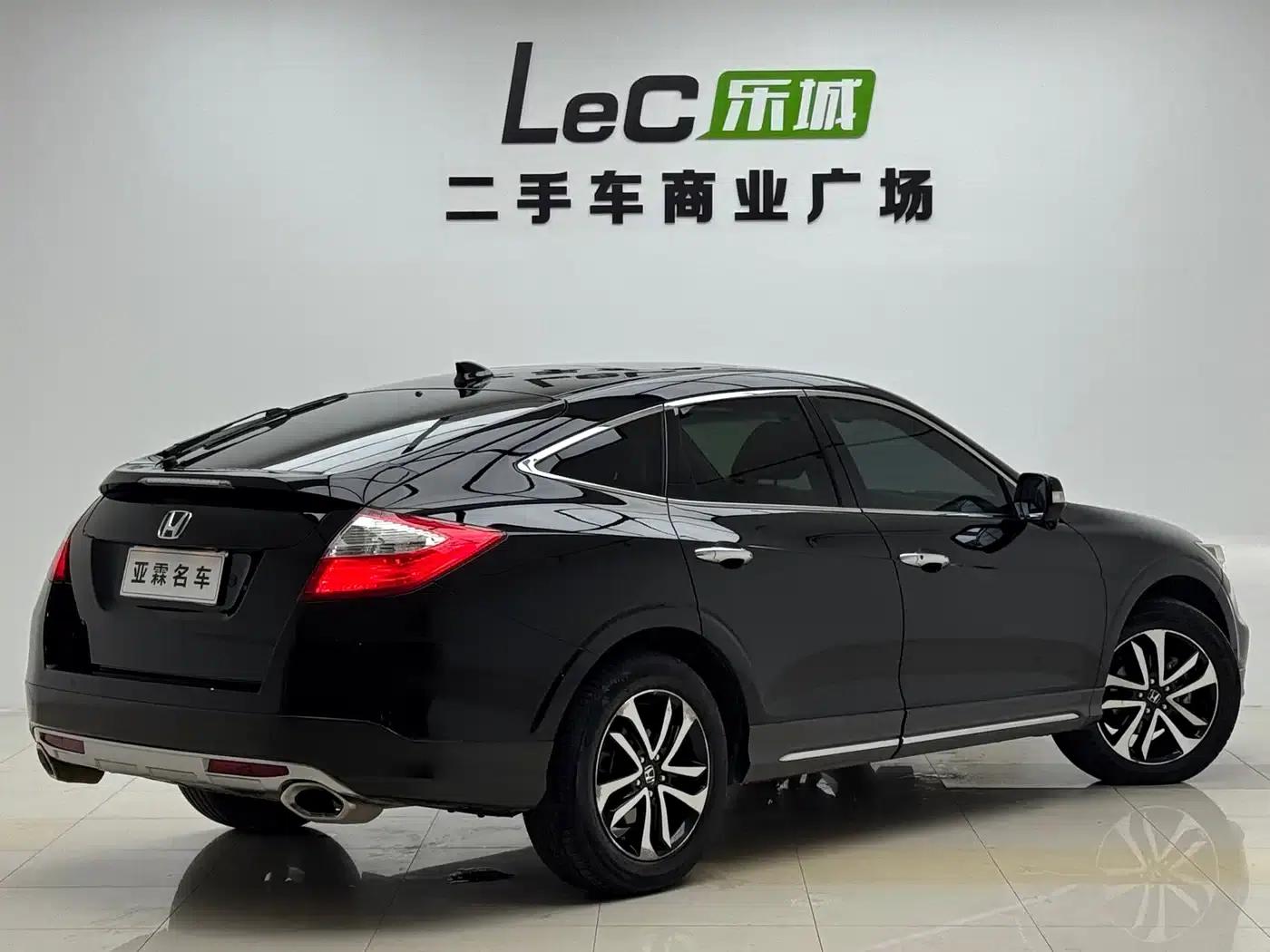 Crosstour 2016 2.4L Luxury Edition — миниатюра 4
