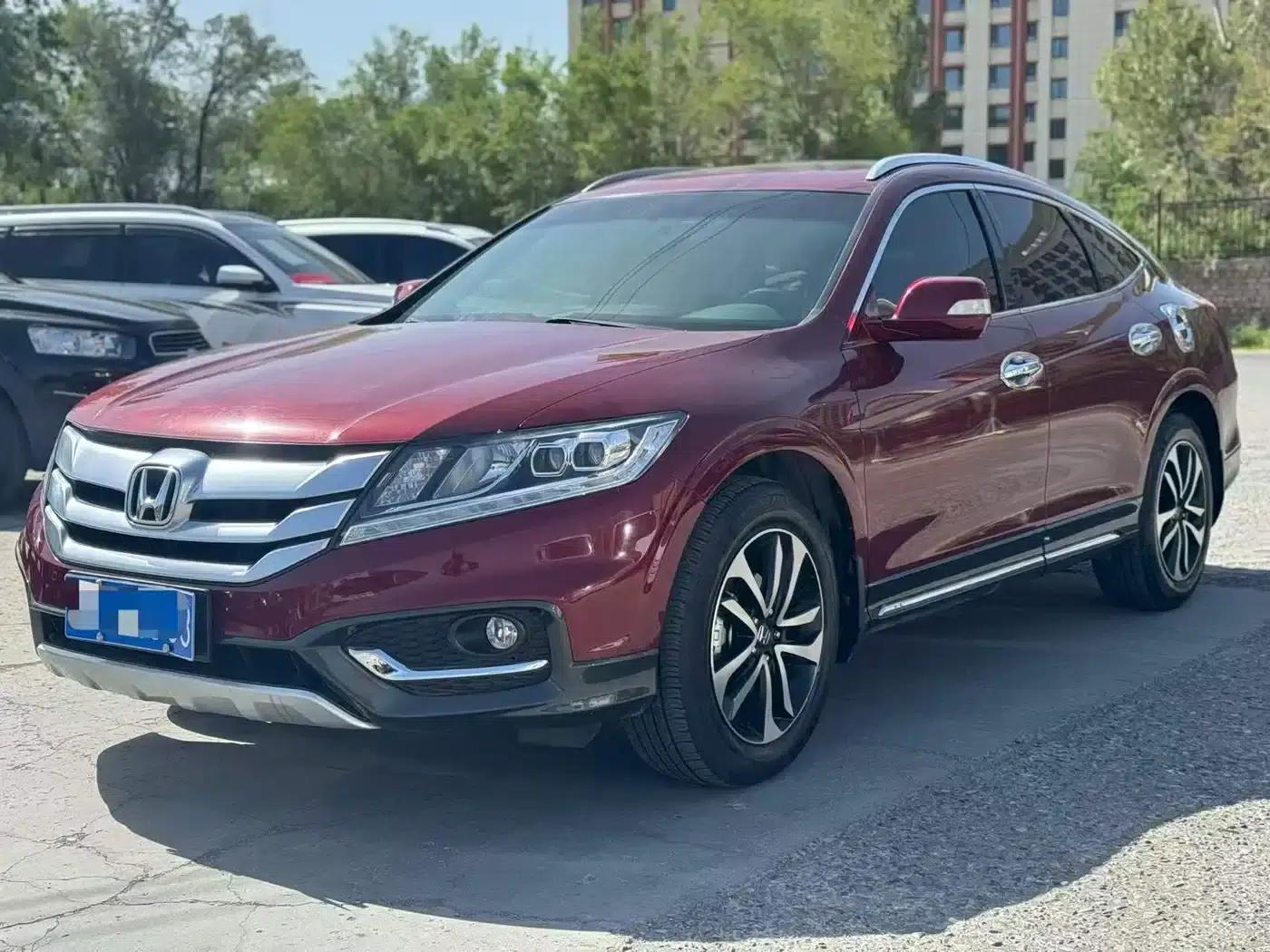Crosstour 2016 2.4L Luxury Edition — миниатюра 1