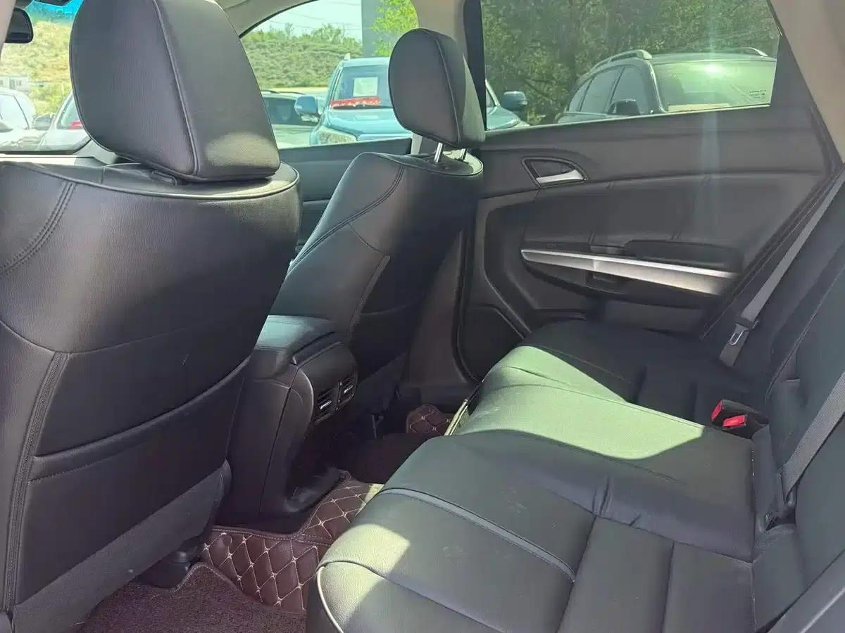 Crosstour 2016 2.4L Luxury Edition — миниатюра 6
