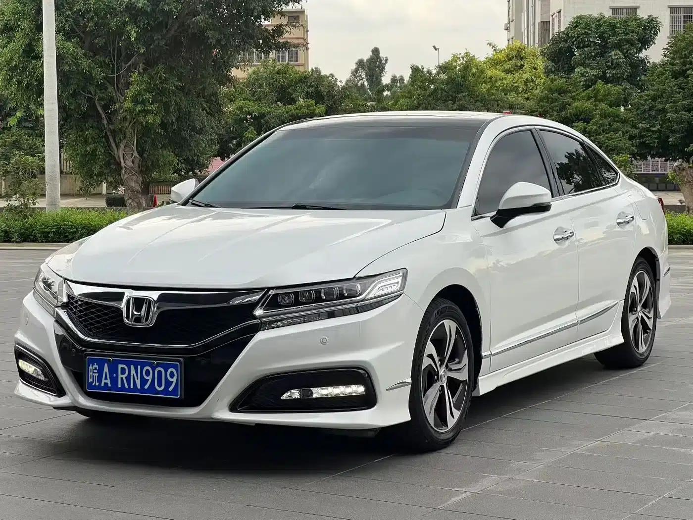 Spirior 2017 2.4L Luxury Edition — миниатюра 1