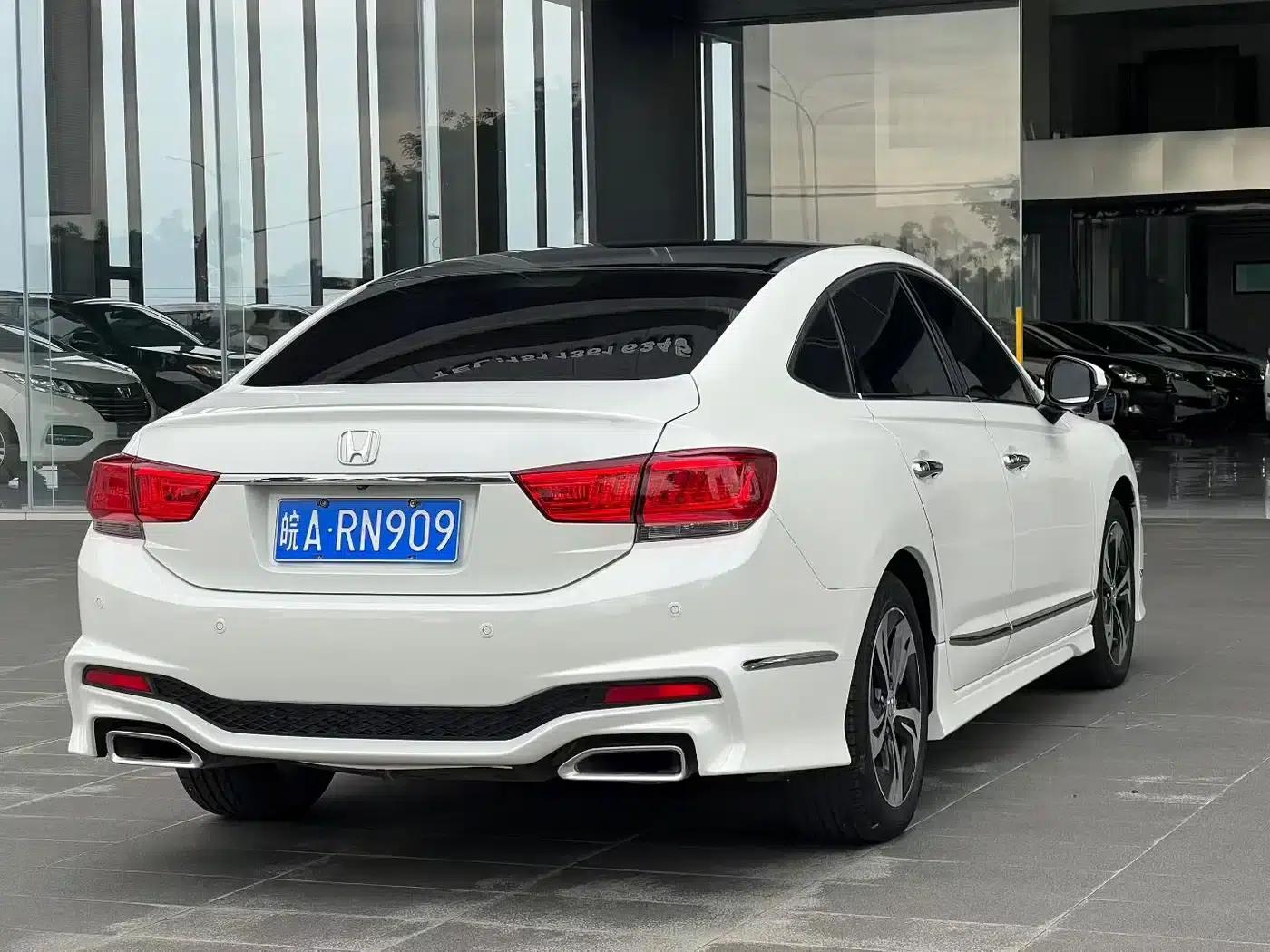 Spirior 2017 2.4L Luxury Edition — миниатюра 2