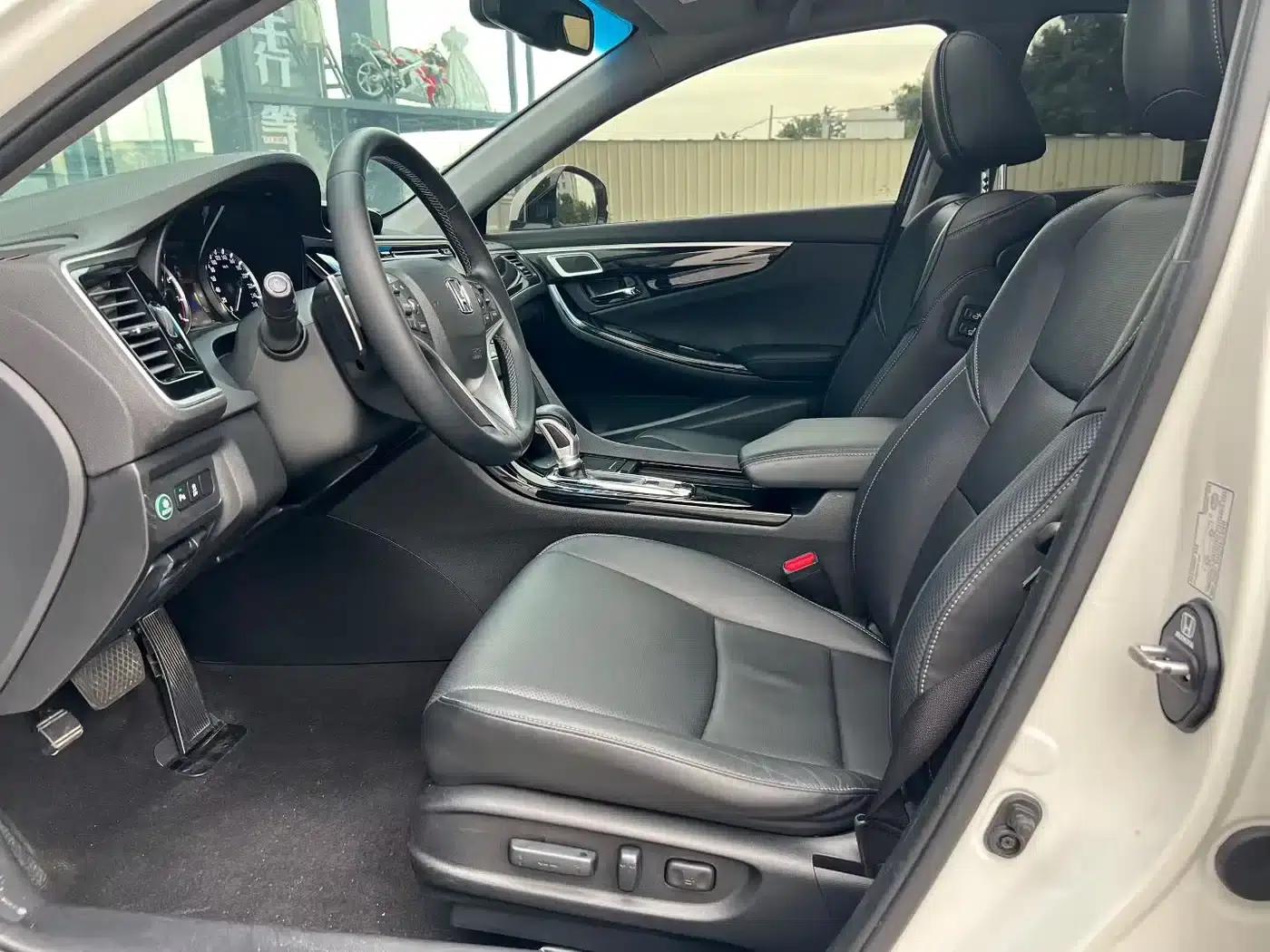 Spirior 2017 2.4L Luxury Edition — миниатюра 4