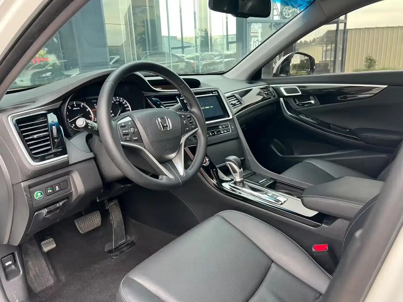 Spirior 2017 2.4L Luxury Edition — миниатюра 6
