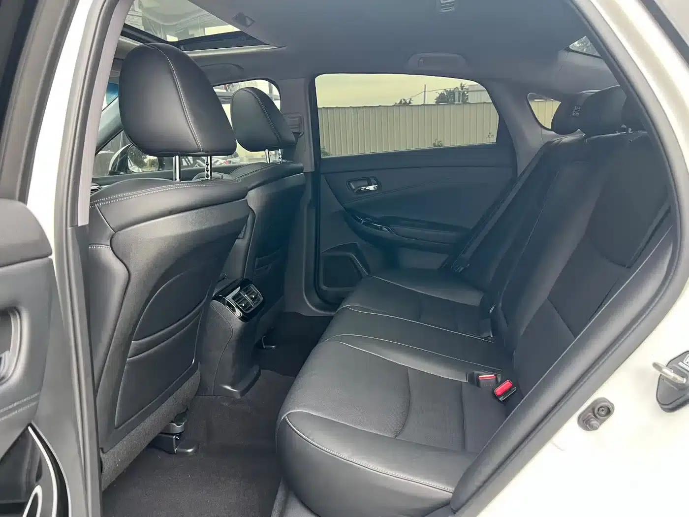 Spirior 2017 2.4L Luxury Edition — миниатюра 8