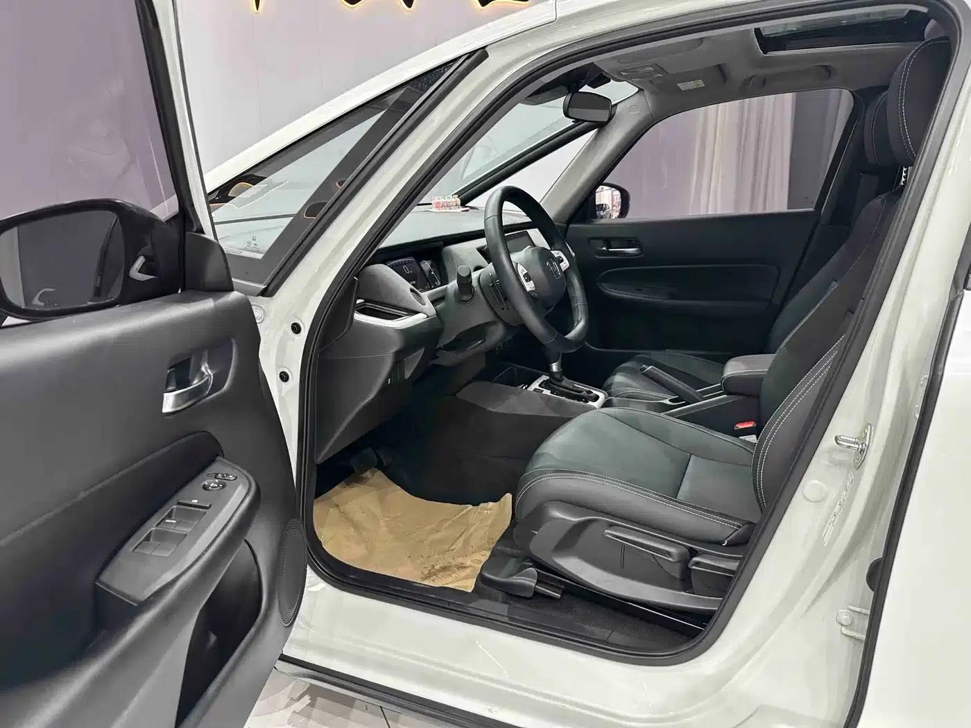 LIFE 2023 1.5L CVT CRO-SS Fun Edition — миниатюра 7