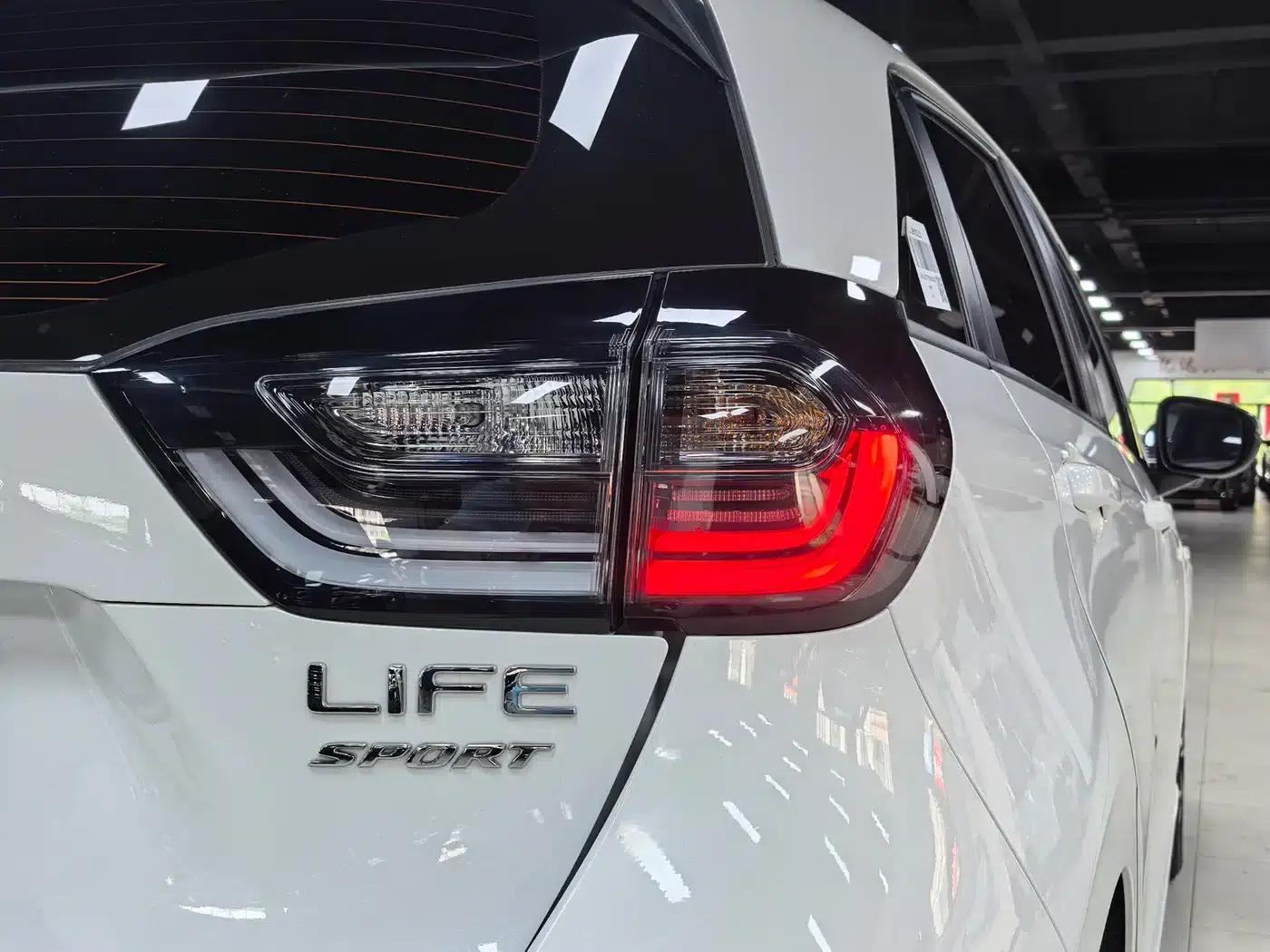 LIFE 2023 1.5L CVT SPO-SS Dynamic Edition — миниатюра 5
