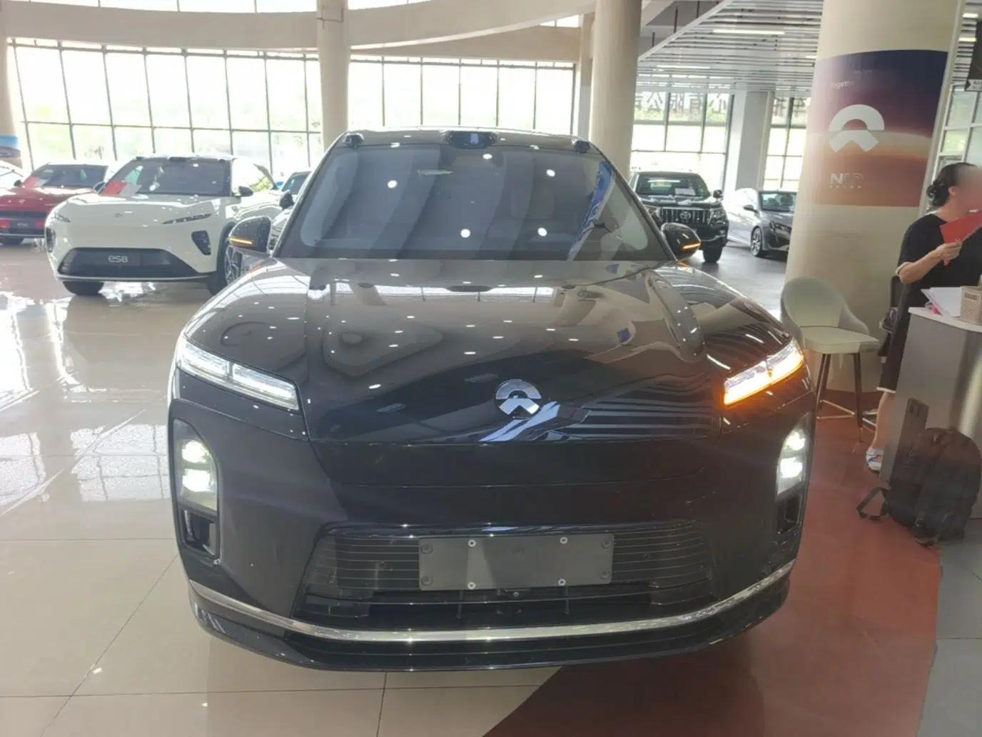 Nio ES8 2026 Model 7-seat Executive Luxury Edition — миниатюра 2