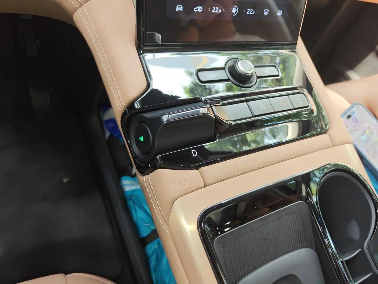 Nio ES8 2018 355 km Base Version 6-Seater Edition — миниатюра 14