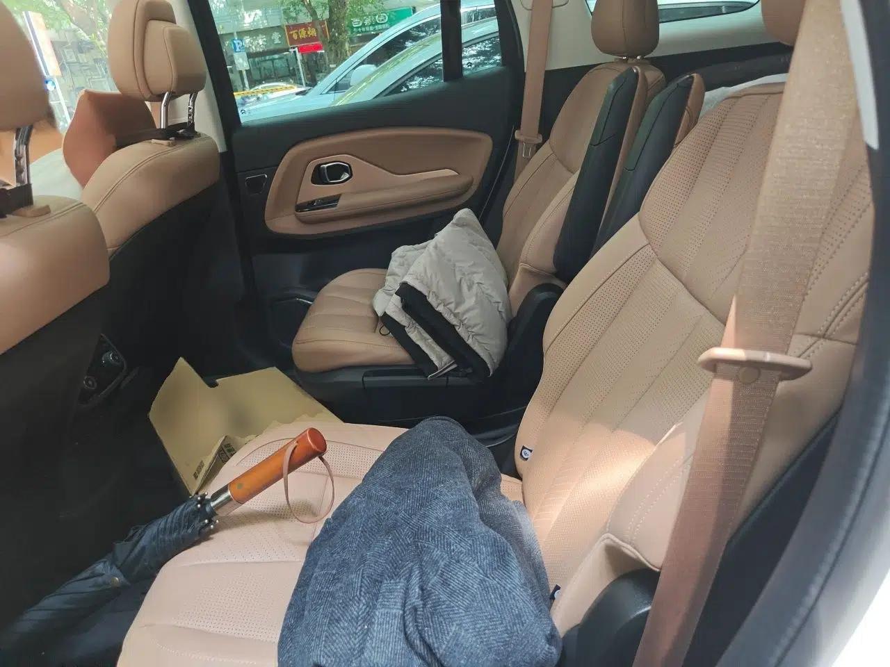 Nio ES8 2018 355 km Base Version 6-Seater Edition — миниатюра 17