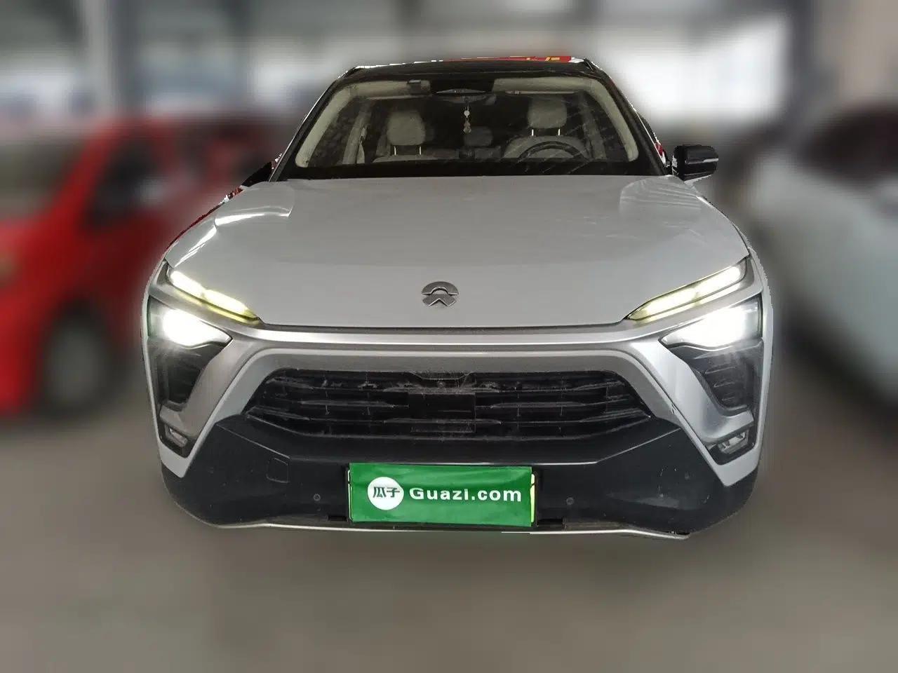 Nio ES8 2018 355 km Base Version 7-Seater Edition — миниатюра 2