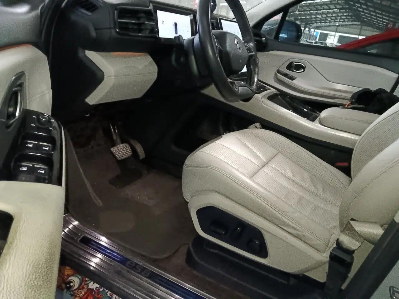 Nio ES8 2018 355 km Base Version 7-Seater Edition — миниатюра 16