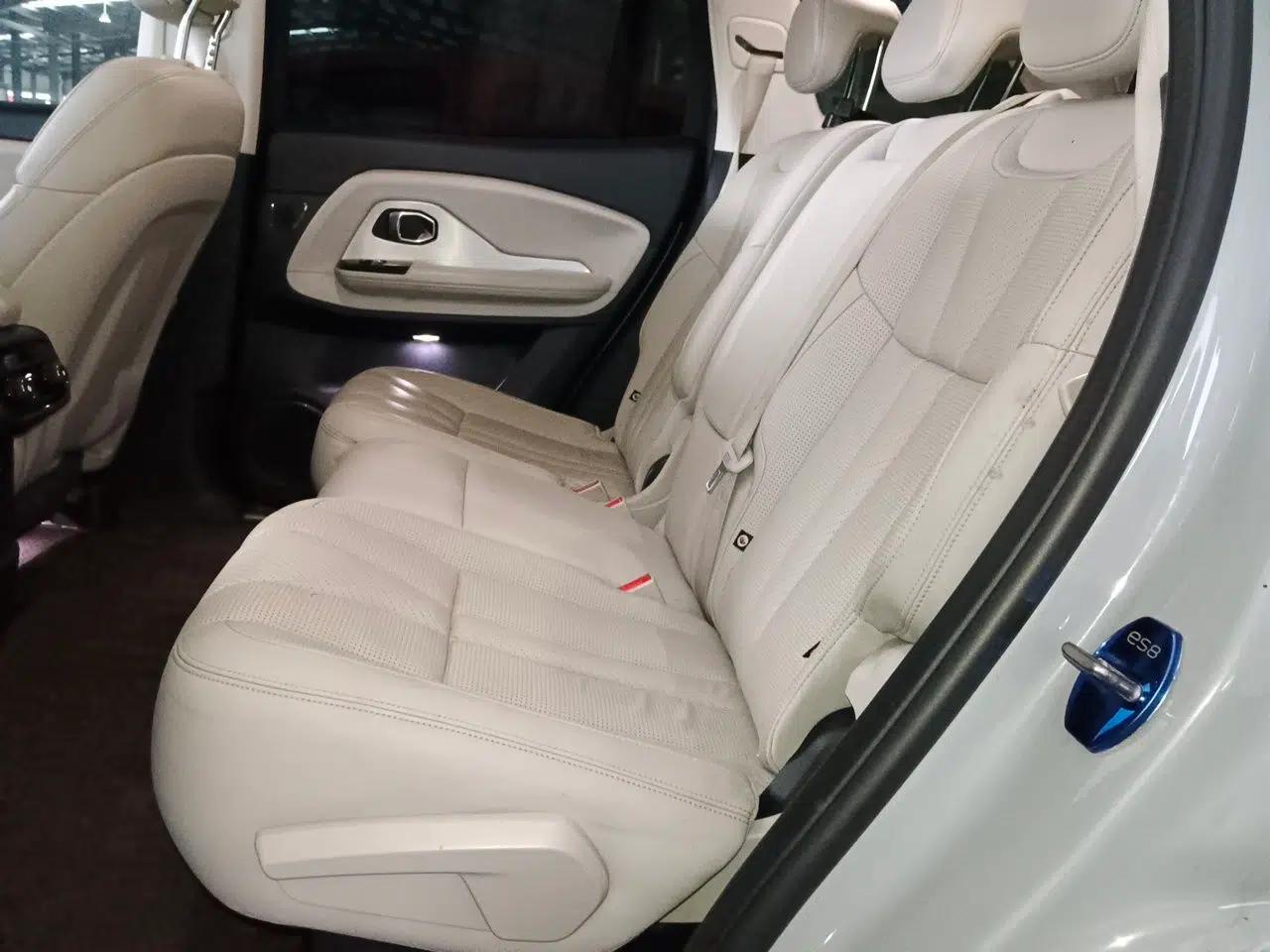 Nio ES8 2018 355 km Base Version 7-Seater Edition — миниатюра 17