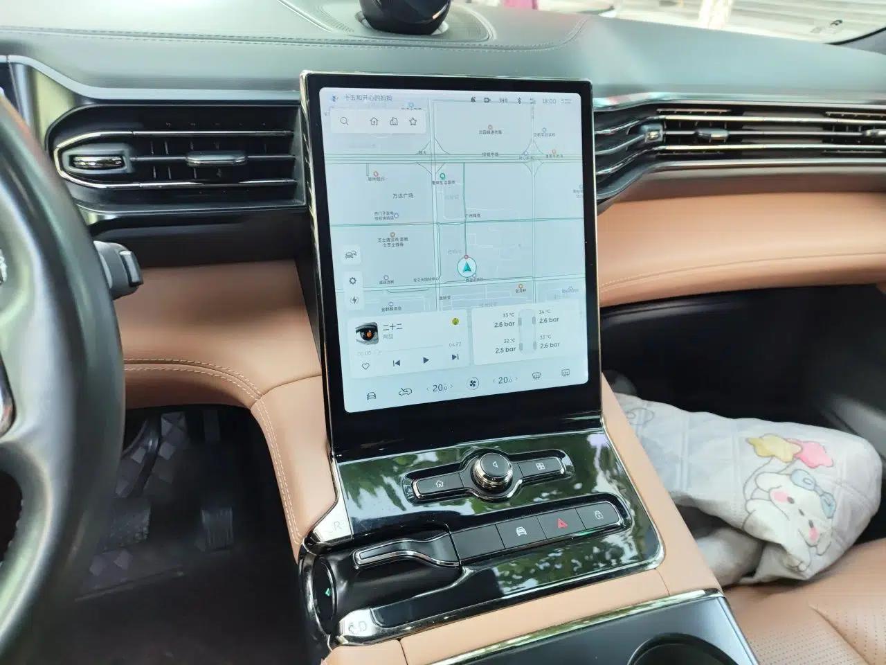 Nio ES8 2020 580 km Range Signature Edition Six-Seater Version — миниатюра 13