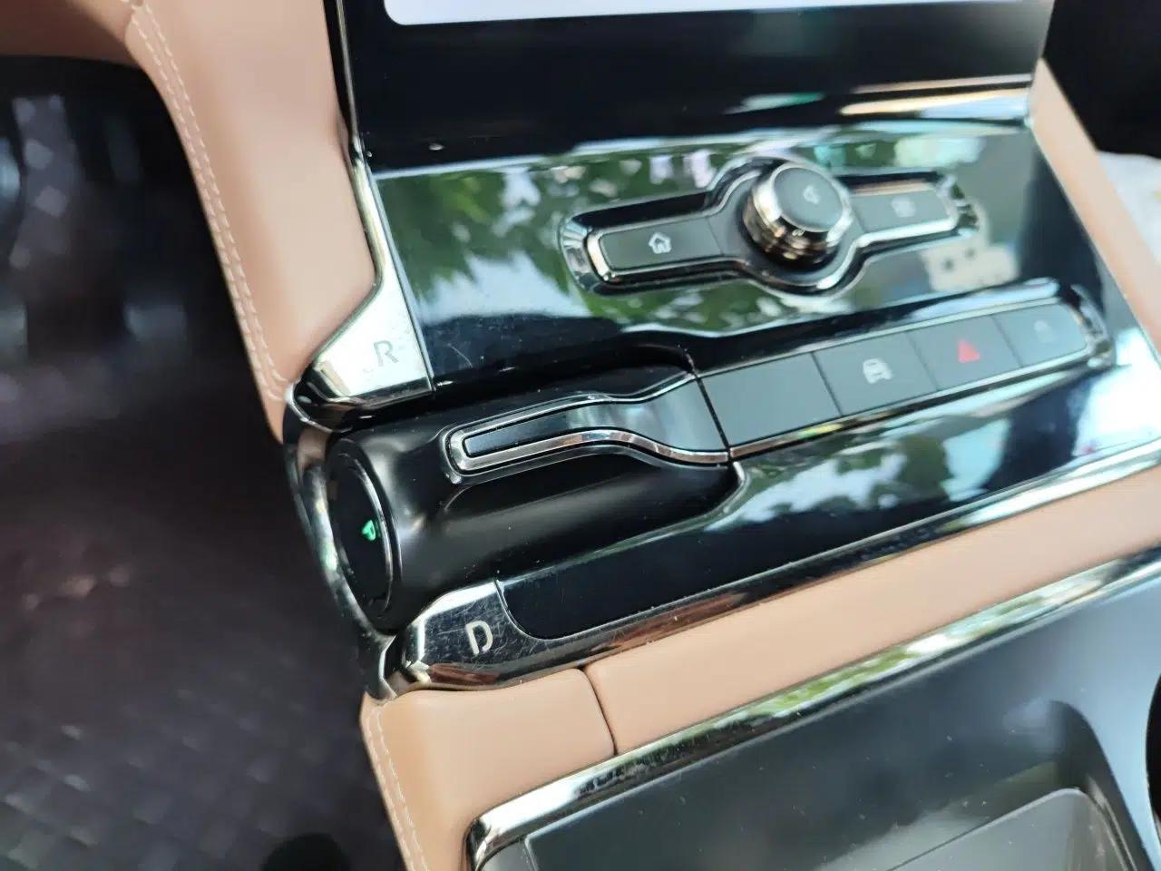 Nio ES8 2020 580 km Range Signature Edition Six-Seater Version — миниатюра 14