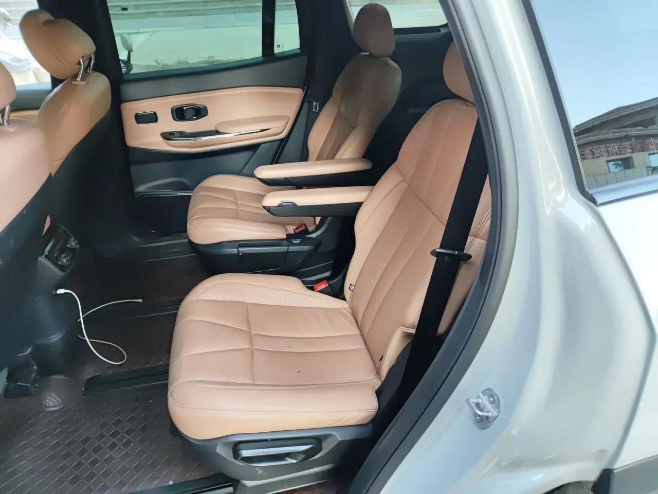 Nio ES8 2020 580 km Range Signature Edition Six-Seater Version — миниатюра 17