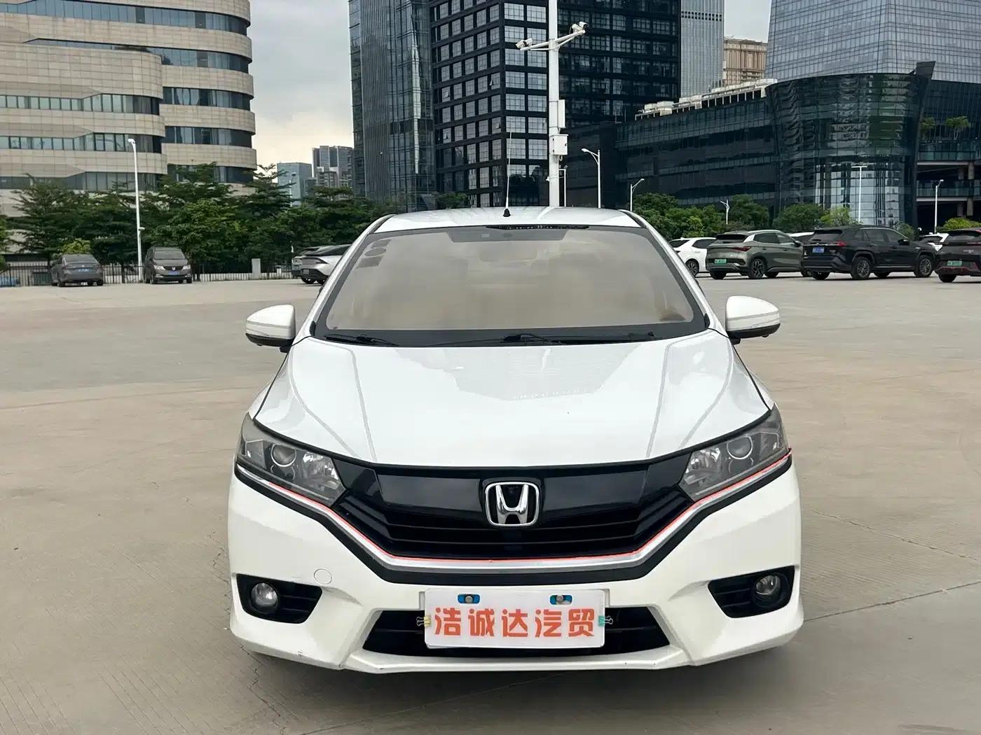 2016 Honda Greiz 1.5L CVT Classic Edition — миниатюра 2