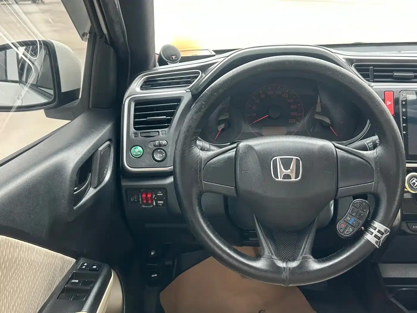 2016 Honda Greiz 1.5L CVT Classic Edition — миниатюра 12