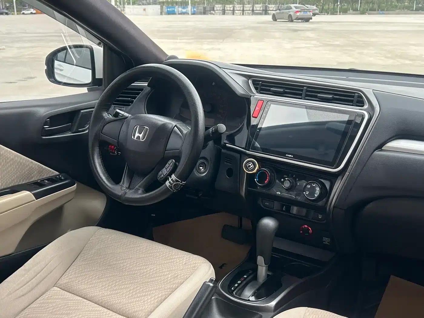 2016 Honda Greiz 1.5L CVT Classic Edition — миниатюра 13