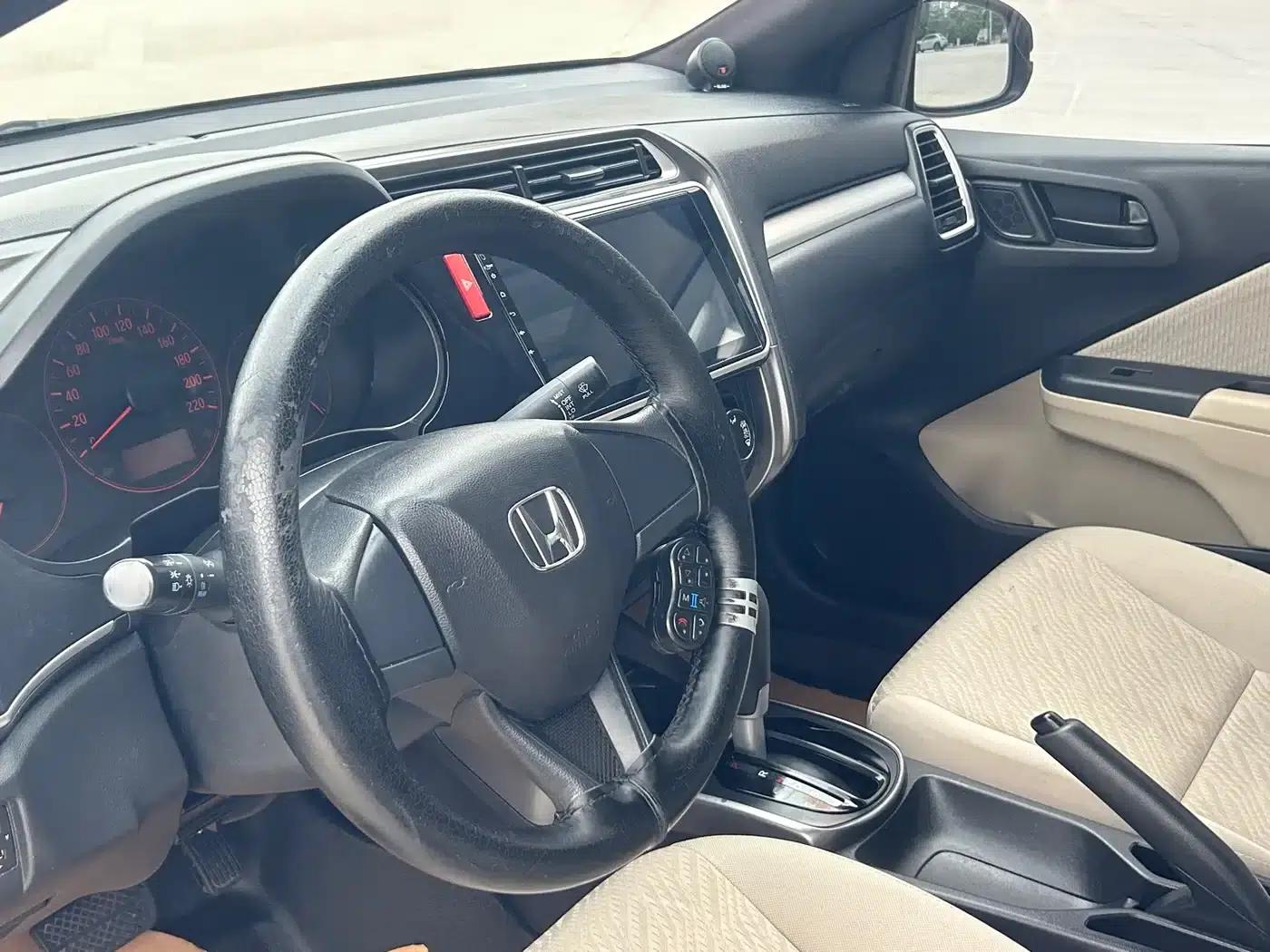 2016 Honda Greiz 1.5L CVT Classic Edition — миниатюра 14