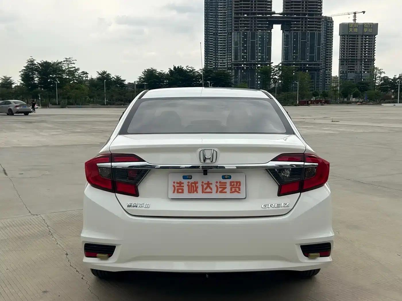 2016 Honda Greiz 1.5L CVT Classic Edition — миниатюра 19