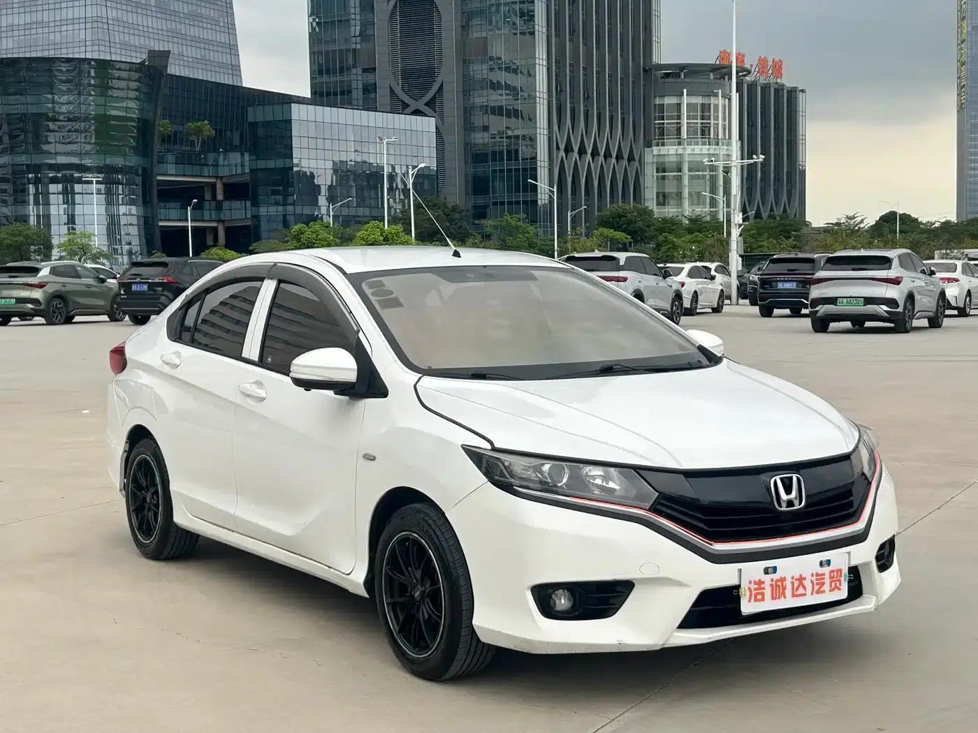 2016 Honda Greiz 1.5L CVT Classic Edition — миниатюра 3