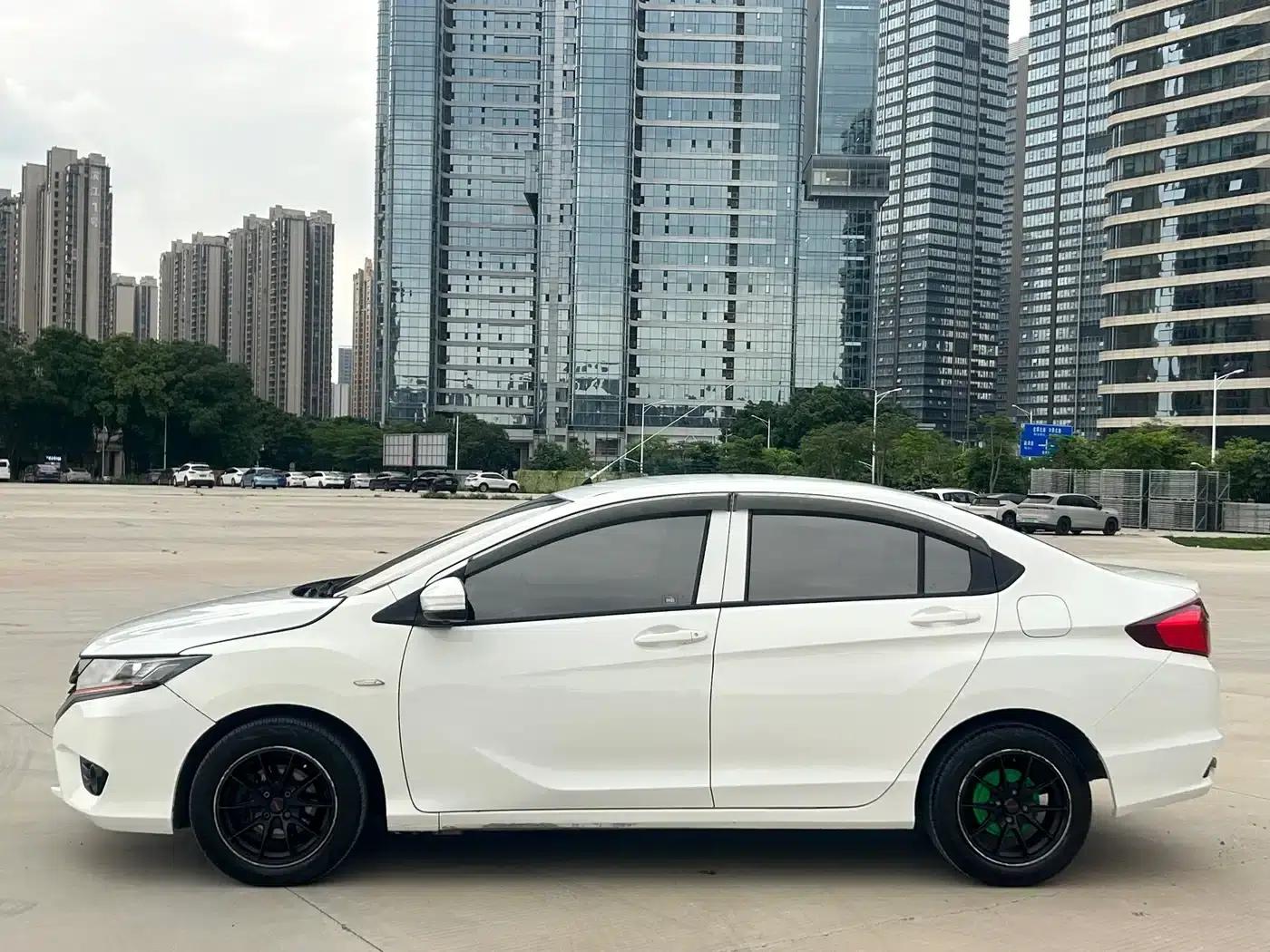 2016 Honda Greiz 1.5L CVT Classic Edition — миниатюра 5
