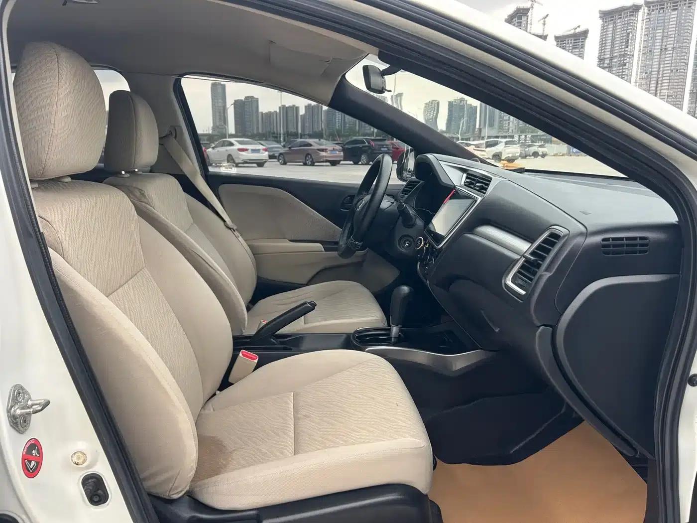 2016 Honda Greiz 1.5L CVT Classic Edition — миниатюра 8